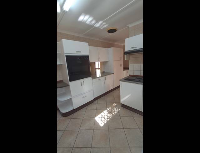 4 BEDROOM HOUSE TO LET IN PANORAMA